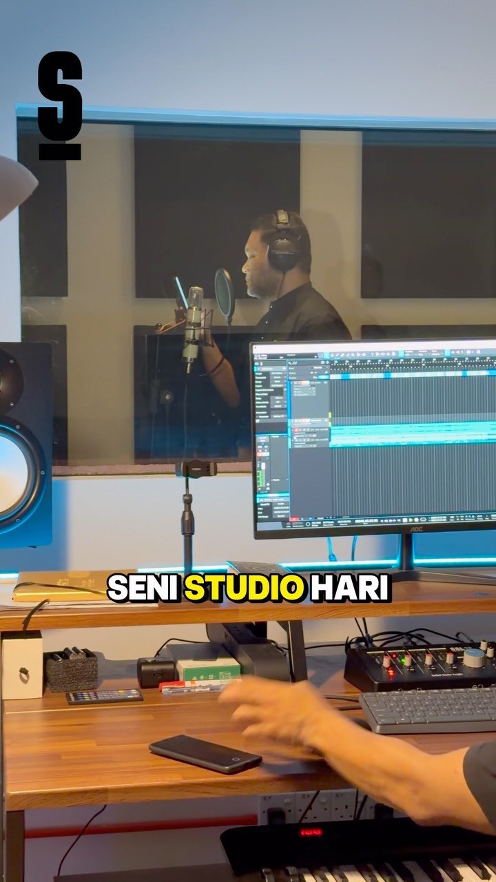 Sarang Seni Studio recording session with vocalist and studio monitor