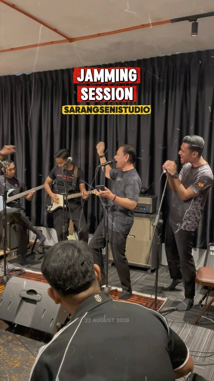 Sarang Seni Studio jamming session with musicians performing in the studio